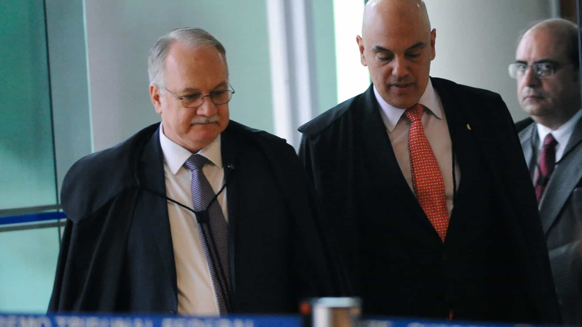 Moraes pede vista e TSE adia julgamento de 2 ações contra Bolsonaro