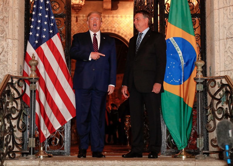 Trump deixa de seguir Bolsonaro no Twitter 