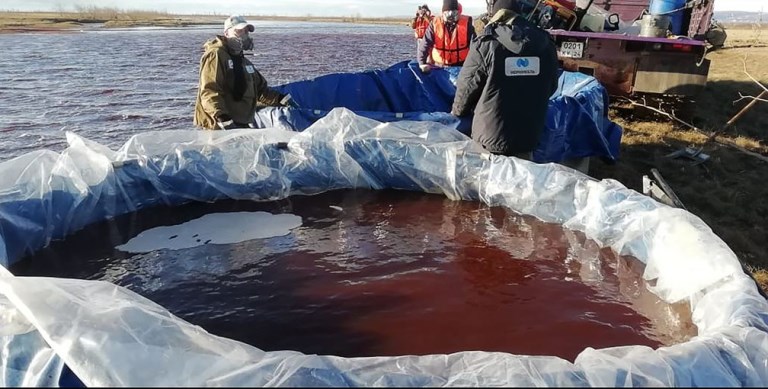 Vladimir Putin declara estado de emergência na Sibéria após vazamento de diesel em rio
