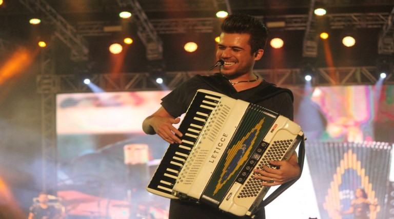 Luan Estilizado anima o sábado com Live Show especial Vaquejada