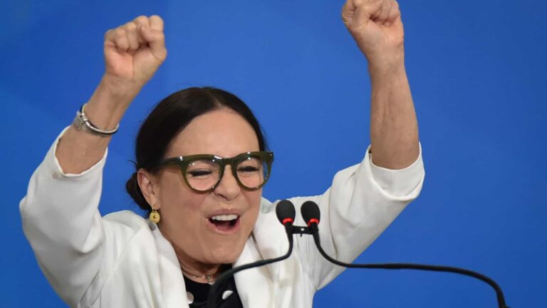 Regina Duarte é acusada de postar fake news sobre Lula e pode pagar multa