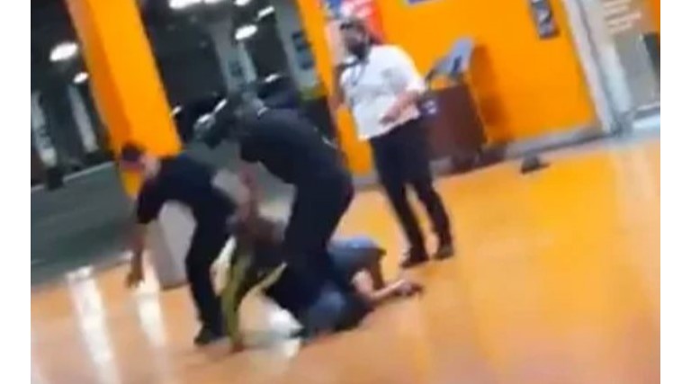 Seguranças matam homem negro a socos em Carrefour de Porto Alegre
