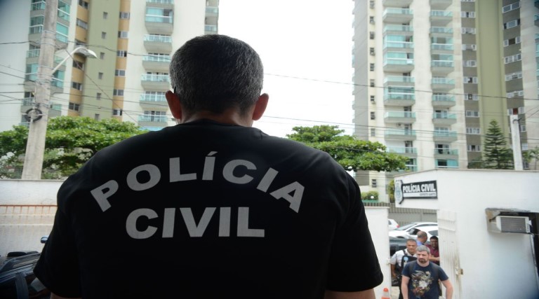 Policiais civis paralisam atividades e reivindicam vacina contra Covid 19