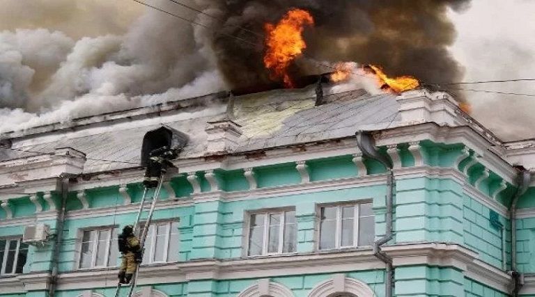 cirurgioes russos terminam operacao cardiaca em meio a incendio