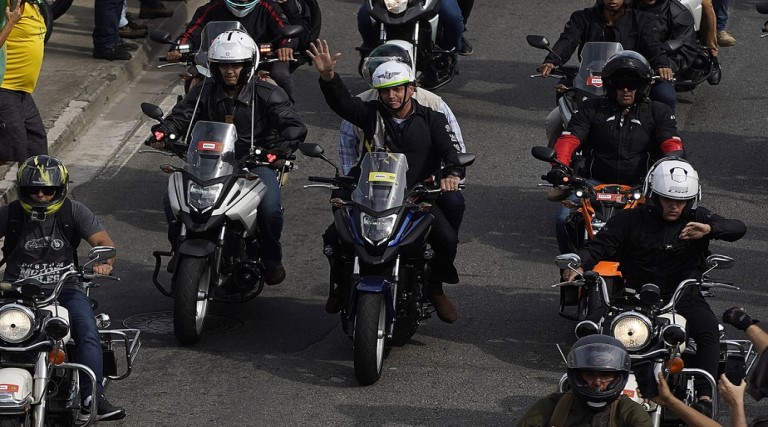 bolsonaro promete isencao de pedagio para motos e tarifa para carros e caminhoes subira