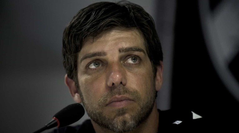 Ex-técnico do Lyon detona Juninho Pernambucano: 'Fazia coisas nas minhas costas' 1 ex tecnico do lyon detona juninho pernambucano fazia coisas nas minhas costas