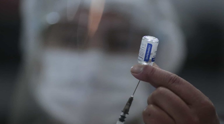 governo faz 3 corte consecutivo de previsao de vacinas contra covid para junho
