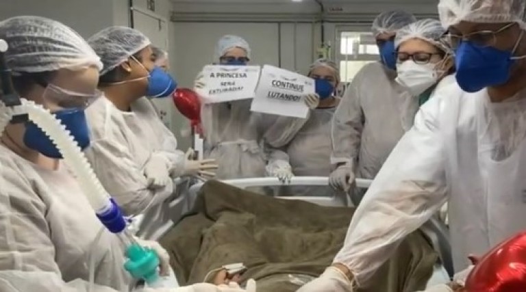 paciente de 16 anos com covid 19 e extubada em hospital de cg e momento causa emocao em equipe medica video