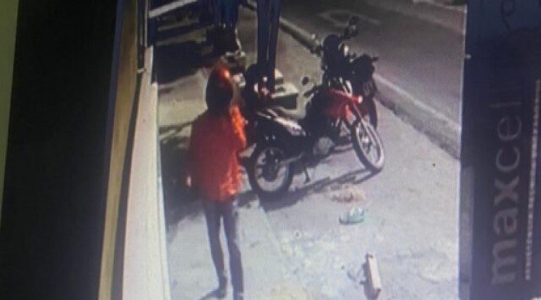 video dupla invade loja de celular e pratica roubo em patos cameras flagram tudo