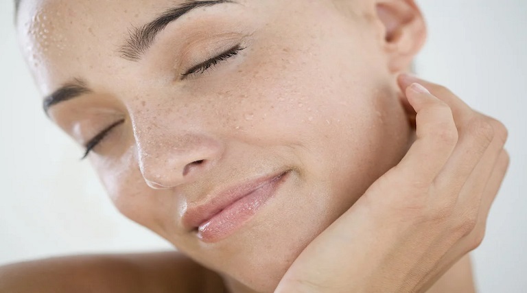 medico revela os passos essenciais para cuidar da pele aos 40 anos