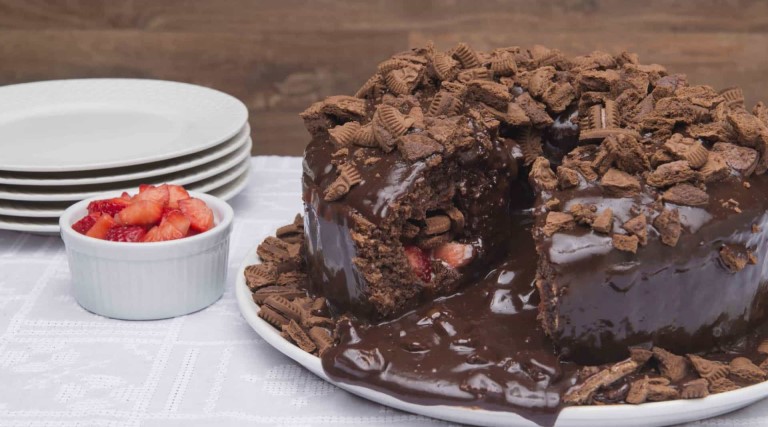 veja como preparar um delicioso bolo vulcao de chocolate