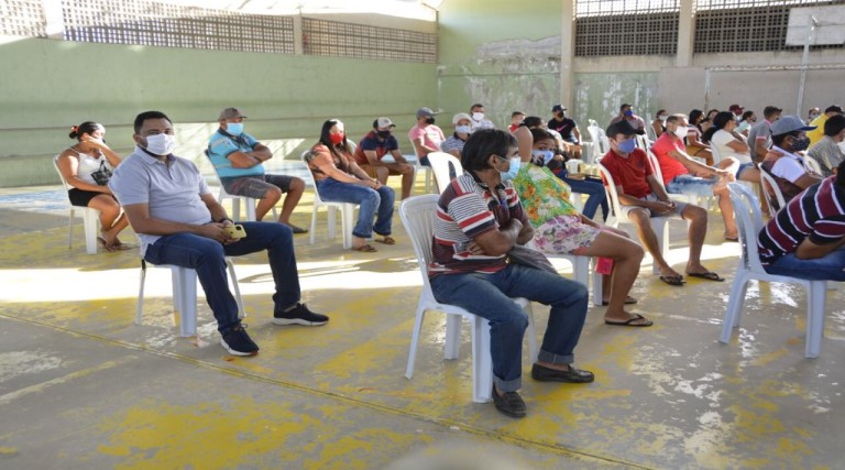 vice-prefeito-mardonio-fereira-toma-sua-vacina-contra-a-covid-19