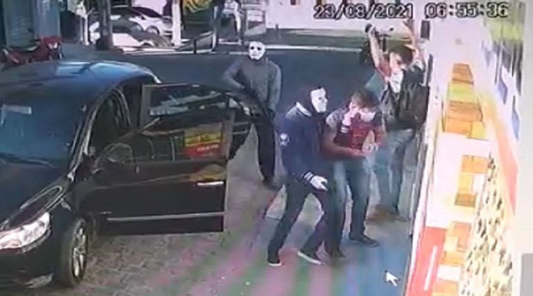 videos bandidos mascarados e armados praticam roubo em casa loterica em nazarezinho