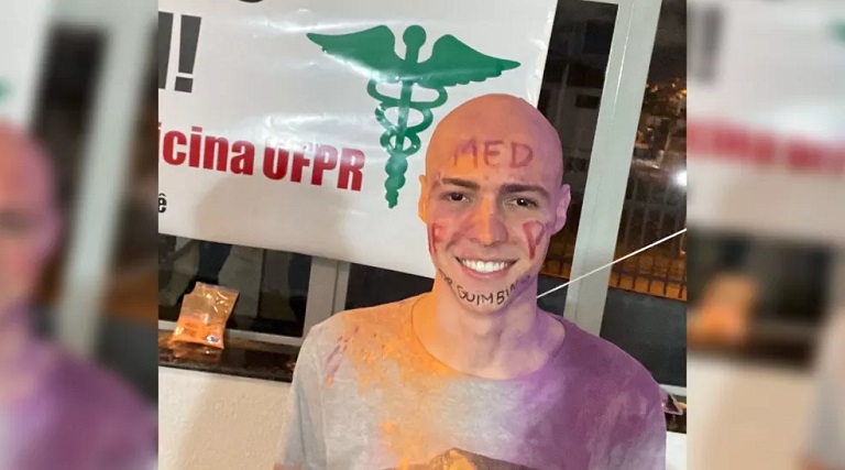 Após erro em lista de aprovados da UFPR, jovem que raspou cabelo para comemorar perde vaga: 'Noite inteira sem dormir' 1 apos erro em lista de aprovados da ufpr jovem que raspou cabelo para comemorar perde vaga noite inteira sem dormir