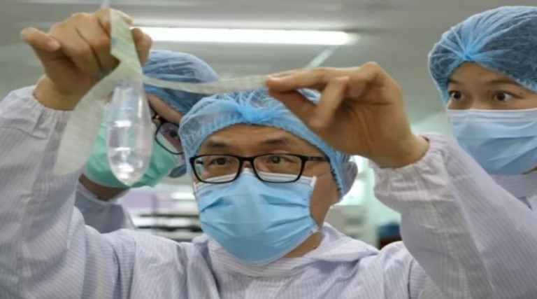 medico-cria-o-1-preservativo-unissex-do-mundo