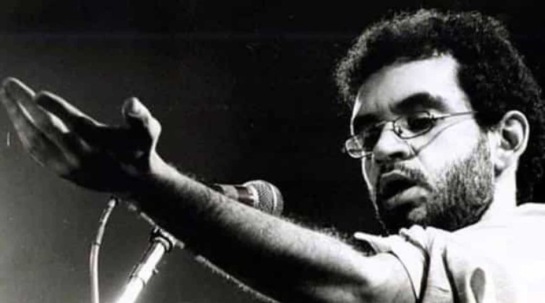 Poeta do rock brasileiro: 25 anos sem Renato Russo 1 poeta do rock brasileiro 25 anos sem renato russo