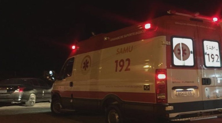 Uma criança e duas mulheres ficam feridas após de caminhonete colidir com moto 1 uma crianca e duas mulheres ficam feridas apos de caminhonete colidir com moto