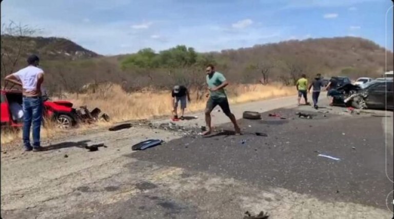 ex prefeito de jardim de piranhas e esposa ficam feridos em grave acidente na regiao de caico no rn