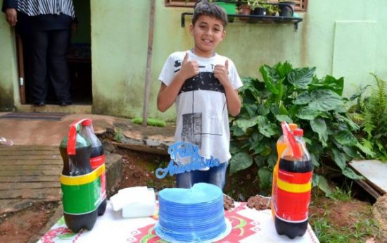 Bombeiros fazem festa surpresa para menino sem condições em MG 2 festa surpresa bombeiros menino e1637226104796