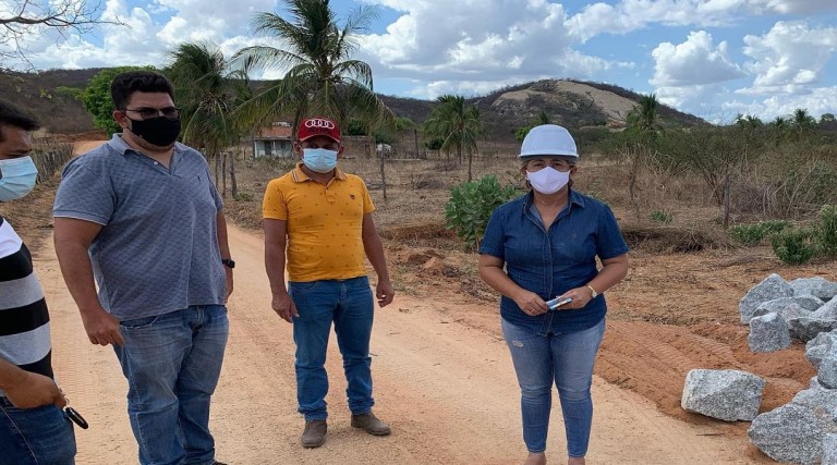 prefeitura-de-uirauna-inicia-a-construcao-de-passagem-molhado-no-sitio-matogrosso