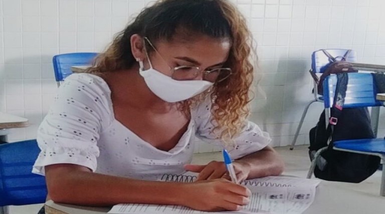 Sem internet, energia e água em casa, paraibana se prepara para o Enem: ‘Nunca parei de estudar’ 1 sem internet energia e agua em casa paraibana se prepara para o enem nunca parei de estudar