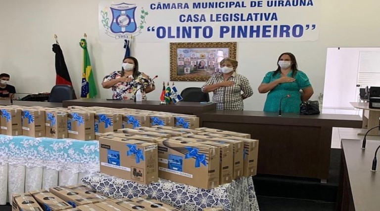 secretaria de educacao de uirauna segue realizando a entrega de 140 notebooks aos professores da rede municipal de ensino