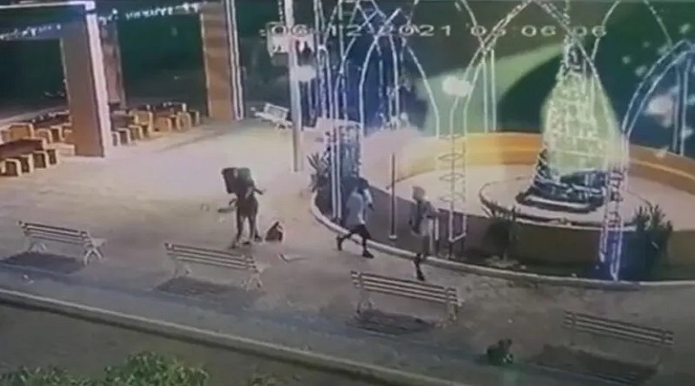 Vândalos destroem decoração natalina horas depois de ornamentação ser inaugurada, em cidade do Sertão 1 vandalos destroem decoracao natalina horas depois de ornamentacao ser inaugurada em cidade do sertao
