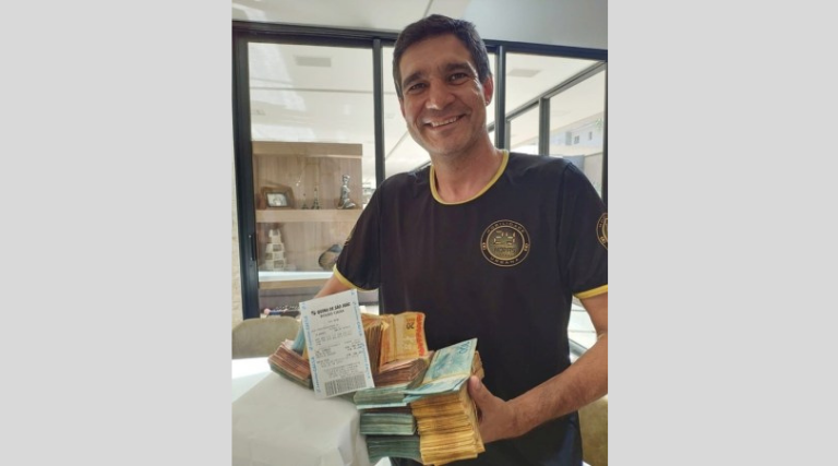 DEU RUIM – Amigos que fizeram aposta de R$22.000,00 na mega da Virada não acertam nenhum número 1 Design sem nome 1