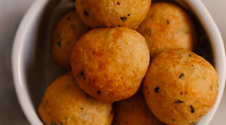 bolinho de mandioca recheado com carne moida