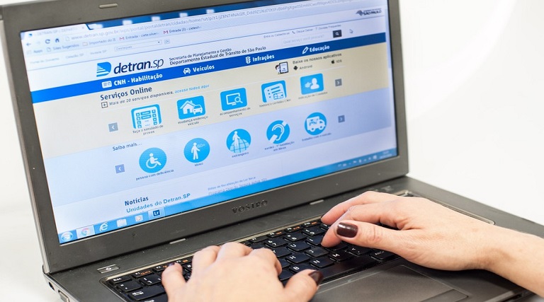 como-transferir-um-carro-e-fazer-o-registro-no-nome-do-novo-dono-pela-internet