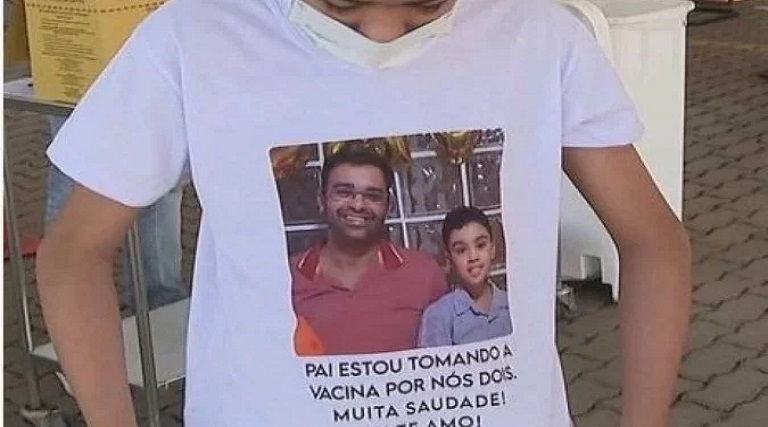 Menino de 11 anos homenageia o pai ao tomar a vacina: "estou tomando por nós dois" 1 menino de 11 anos homenageia o pai ao tomar a vacina estou tomando por nos dois