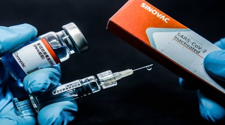 vacinados com coronavac podem precisar de 2 reforcos contra omicron diz estudo