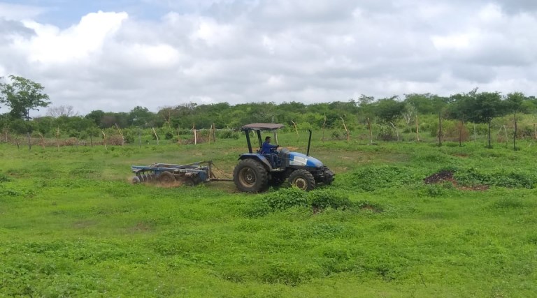 prefeitura-de-uirauna-comeca-a-construcao-do-calcamento-do-sitio-moca-branca