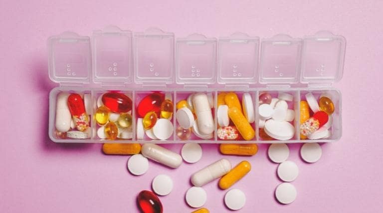consumo-excessivo-de-medicamentos-pode-levar-a-doencas-renais-alerta-medica-paulinha-abelha-fazia-uso-de-remedios