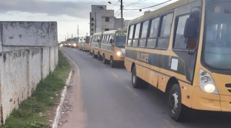 onibus-escolares-da-prefeitura-municipal-de-uirauna-passam-por-fiscalizacao