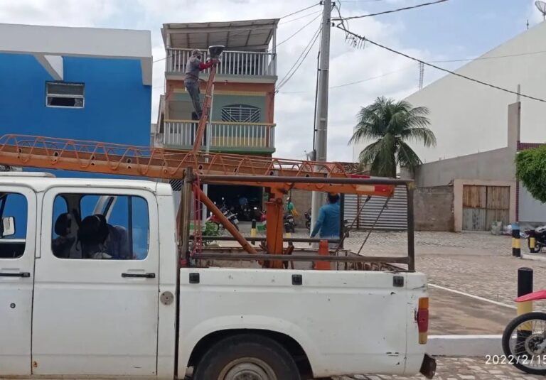 A Prefeitura Municipal De Uiraúna, por meio da Secretaria de Infraestrutura, vem modernizando a iluminação da cidade.