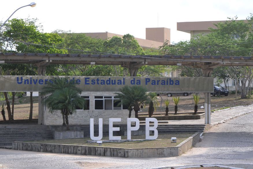 Em reunião, UEPB decide adiar início das aulas presenciais para abril devido ao avanço da Covid-19 1 uepb fachada min