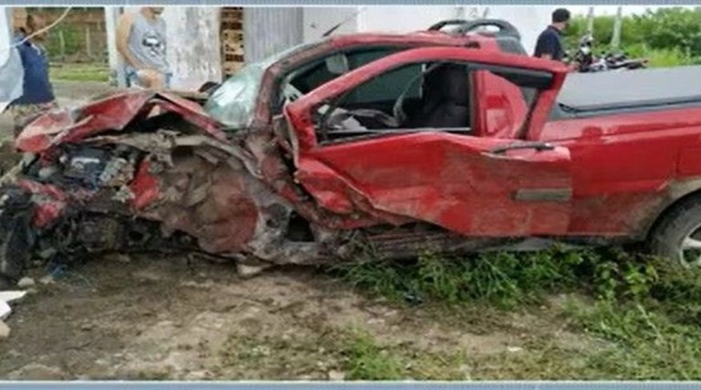 Acidente envolvendo dois veículos deixa pai, mãe e filha feridos em rodovia da Paraíba 1 acidente envolvendo dois veiculos deixa pai mae e filha feridos em rodovia da paraiba