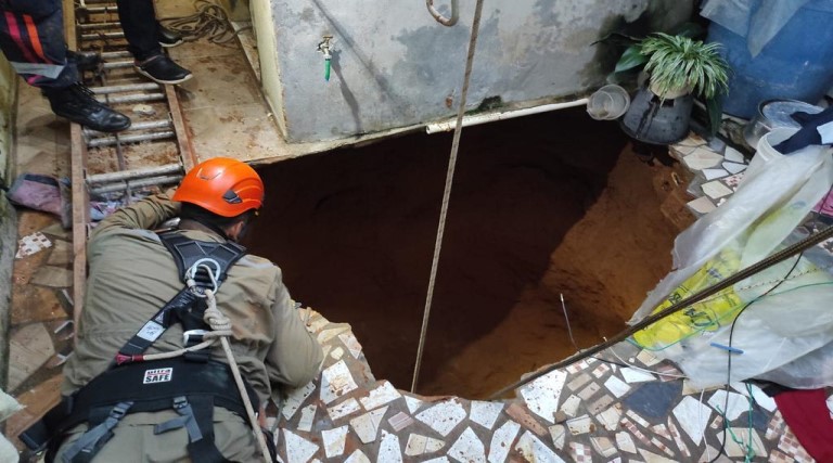 mulher de 48 anos esta ha mais de 15h presa em cacimba no cariri bombeiros realizam buscas