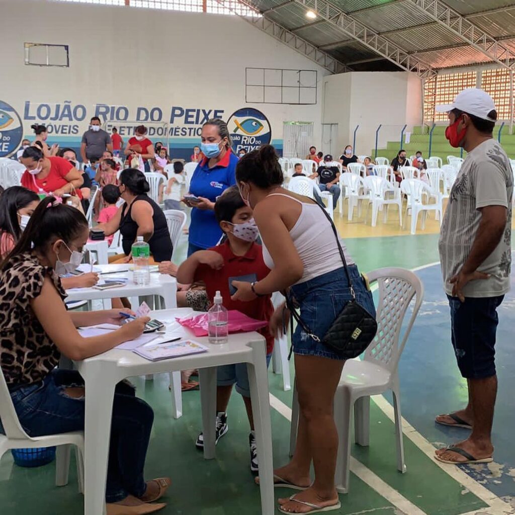 A Prefeitura de Uiraúna, por meio da Secretaria Municipal de Saúde, vacinou contra a COVID-19, crianças de 05 anos, na manhã desta terça-feira (15), no Ginásio Azulão. 2 prefeituradeuirauna 275839047 1604351606612640 9083789821293593649 n