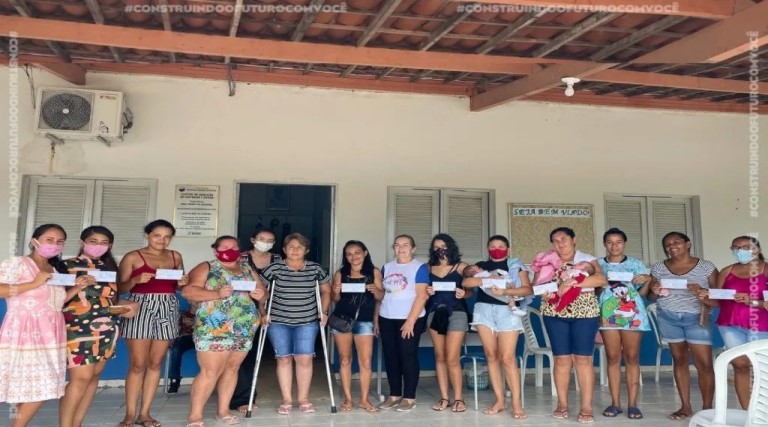 a-prefeitura-municipal-de-uirauna-por-meio-da-secretaria-de-assistencia-social-realizou-a-entrega-da-primeira-parcela-do-bolsa-maternidade-as-familias-carentes