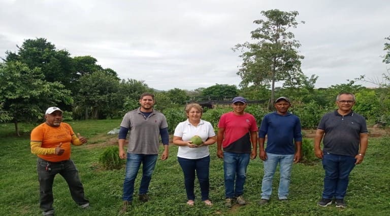 a-prefeita-leninha-romao-visitou-na-manha-desta-terca-feira-24-05-o-viveiro-de-mudas