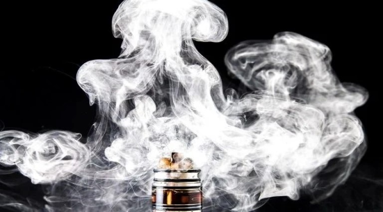 apesar de proibido no brasil consumo de cigarro eletronico aumenta