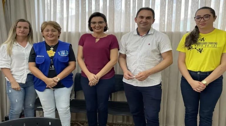 prefeita-de-uirauna-juntamente-com-o-gerente-da-casa-do-empreender-se-reuniu-ana-neiry-moura