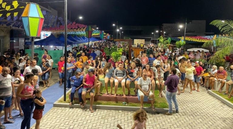 prefeitura-municipal-de-uirauna-atraves-da-casa-do-empreendedor-e-em-parceria-com-a-associacao-cultural-pisada-do-sertao-realizou-na-noite-desta-segunda-feira-20-06-a-i-feira-criativa-de-negocios-de-uirauna