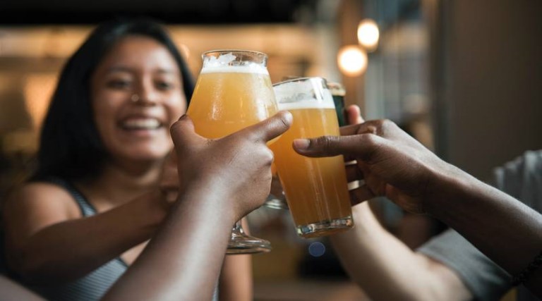 gosta de cerveja estudo mostra beneficio pouco conhecido que a bebida pode trazer para a sua saude