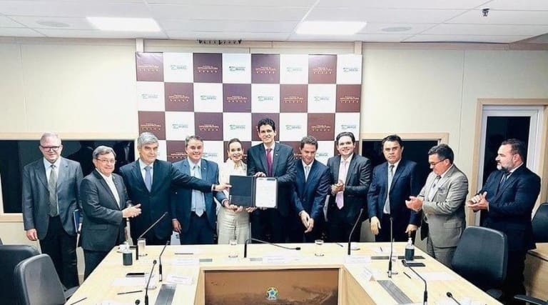 Ministro assina ordem de serviço para duplicação da BR-230, orçada em R$ 368 milhões, entre Campina Grande e Pocinhos 1 ministro assina ordem de servico para duplicacao da br 230 orcada em r 368 milhoes entre campina grande e pocinhos