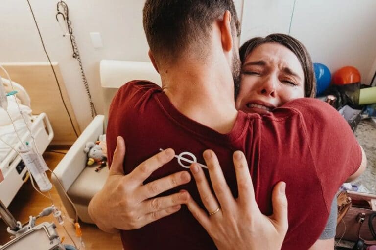 Vídeo: Goleiro comemora última quimio do filho de 4 anos com apoio da torcida. 3 2 3