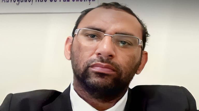 Advogado morre afogado após capotar carro e cair dentro de açude 1 advogado morre afogado apos capotar carro e cair dentro de acude