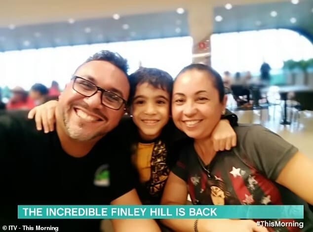 Menino britânico se emociona ao conhecer brasileiro que doou medula e salvou sua vida 2 britanico brasileiro doador vida 3